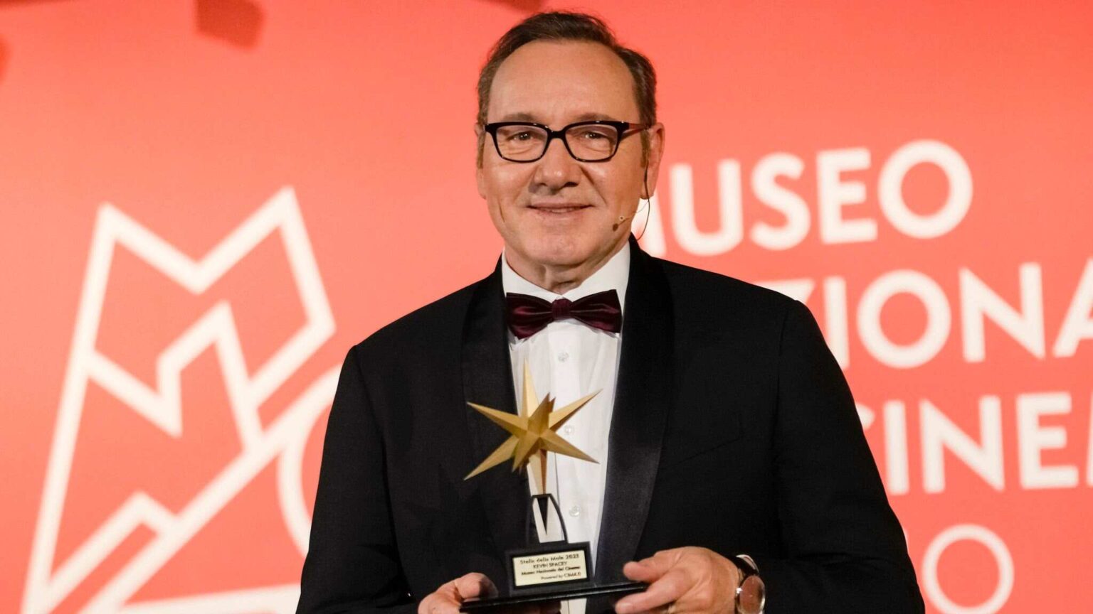 Kevin Spacey given acting award in Italy