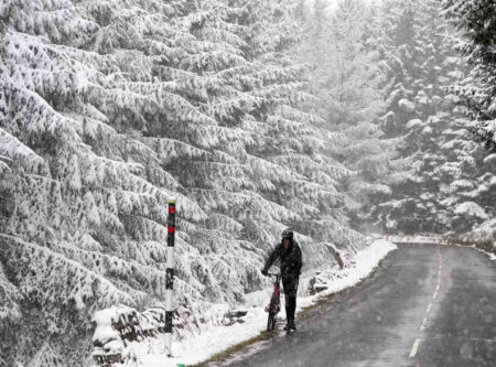 UK weather: temperatures to reach -9C in southern England as cold snap continues