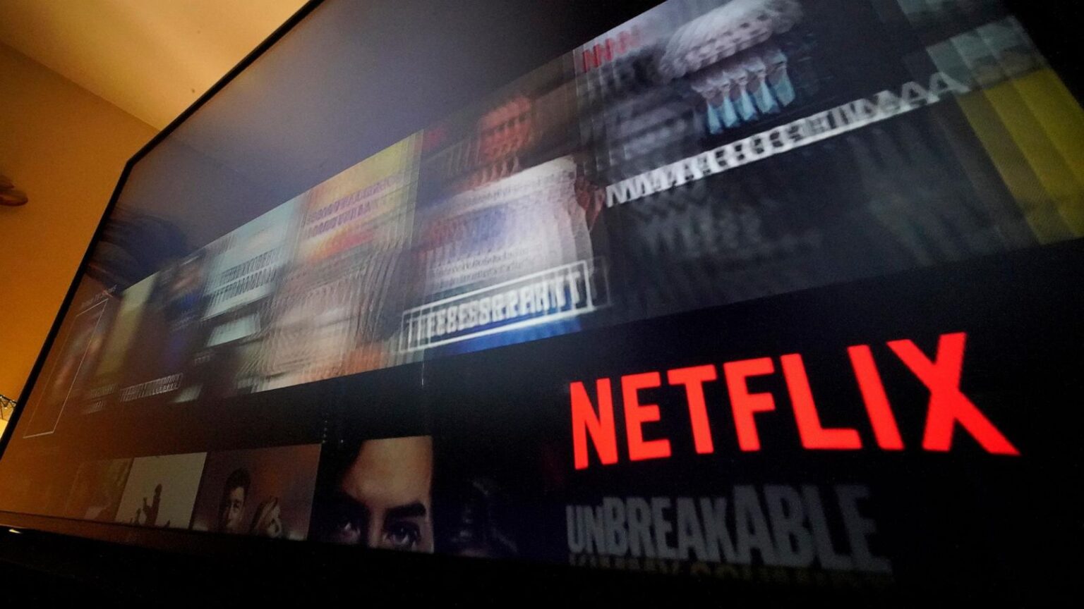 Netflix boss quits as number of subscribers grow 