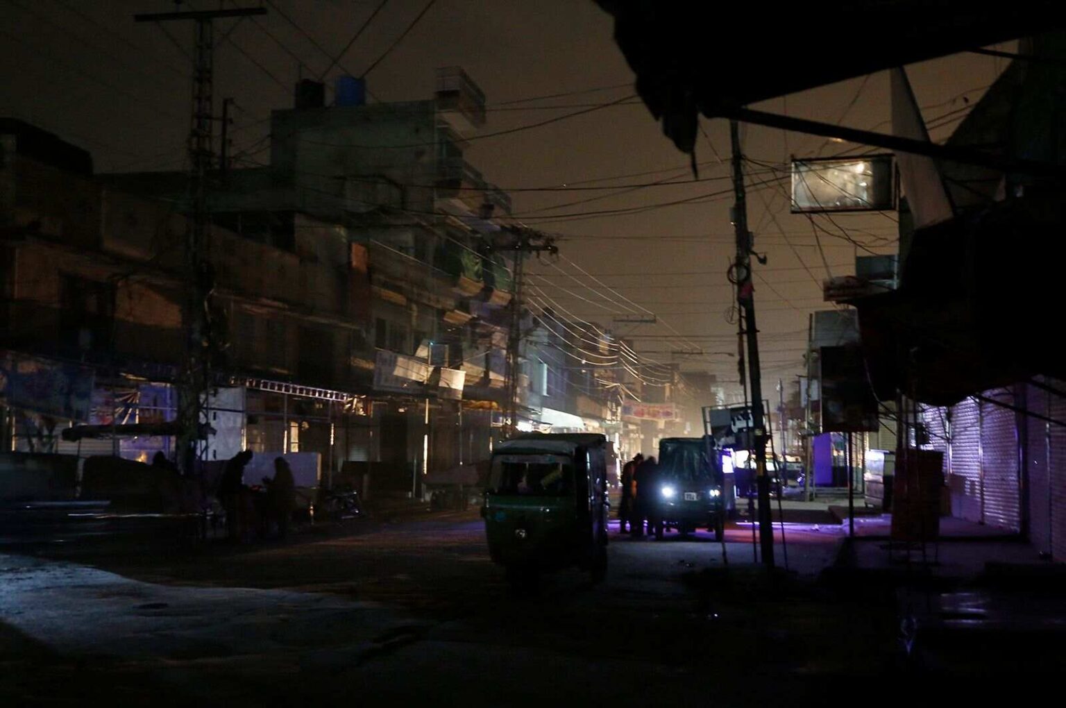 Mass outage cuts power to most of Pakistan 