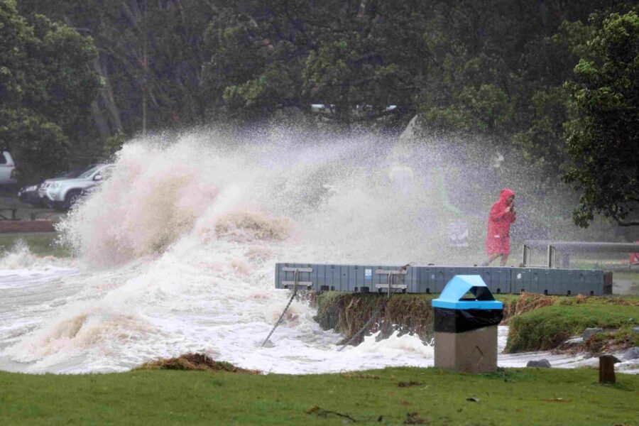 New Zealand cyclone leaves thousands without power