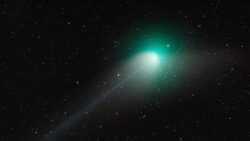 Newly discovered comet comes close to Earth