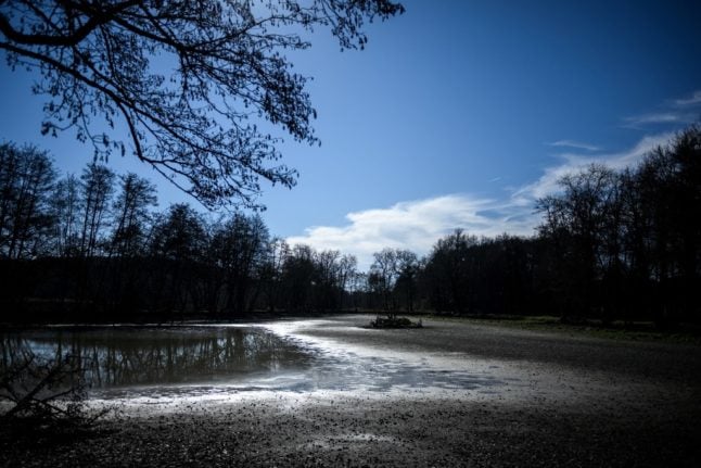 France’s unprecedented winter sees 31 days without rain