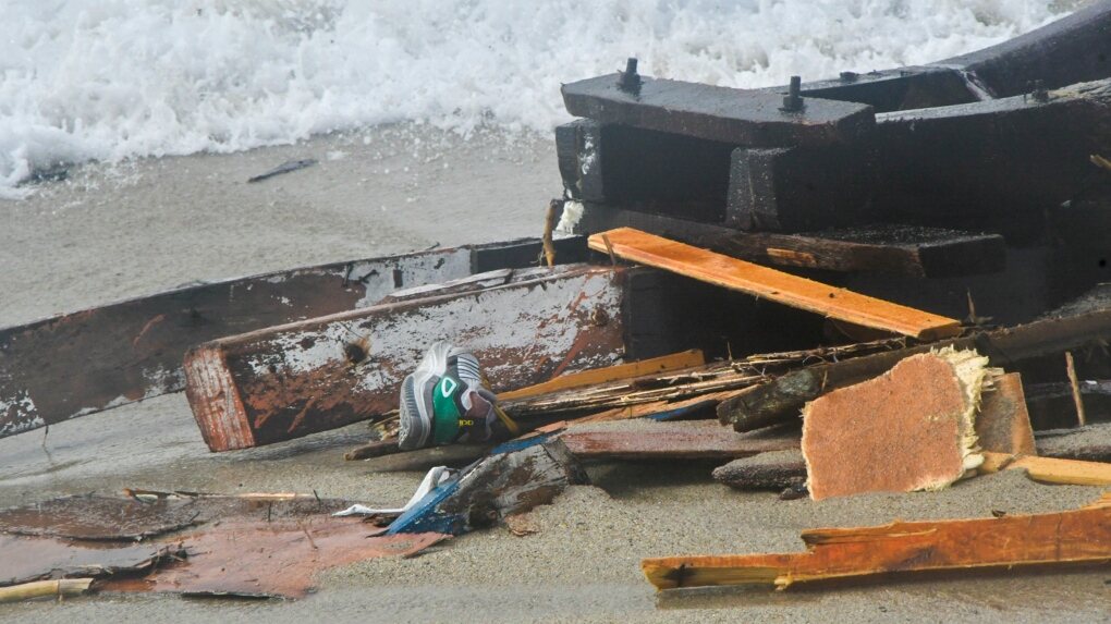 At least 59 migrants killed in shipwreck off Italy