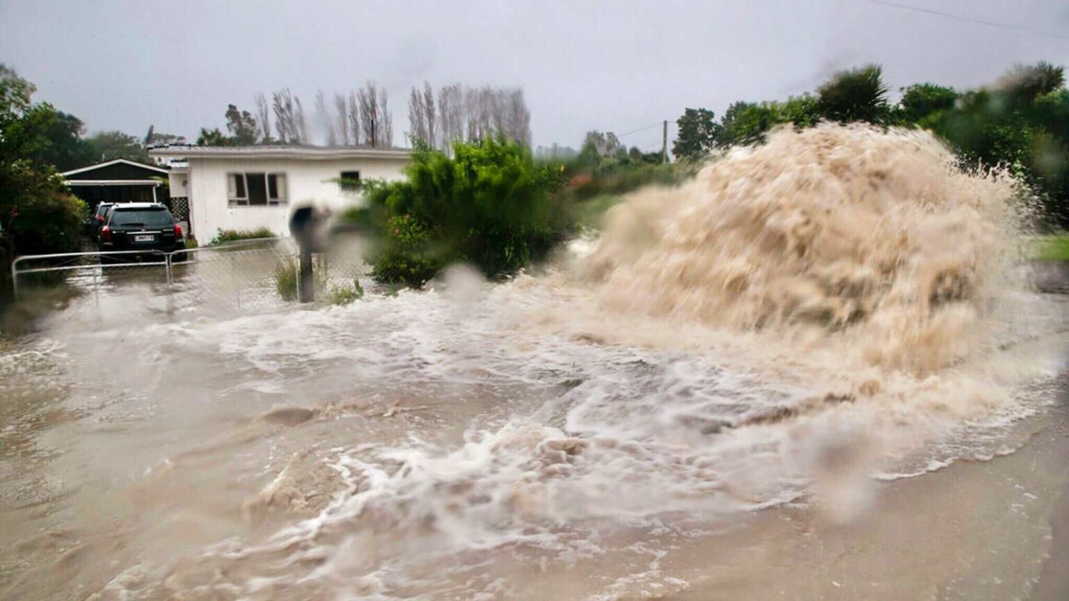 Cyclone hits New Zealand, state of emergency declared amid flooding