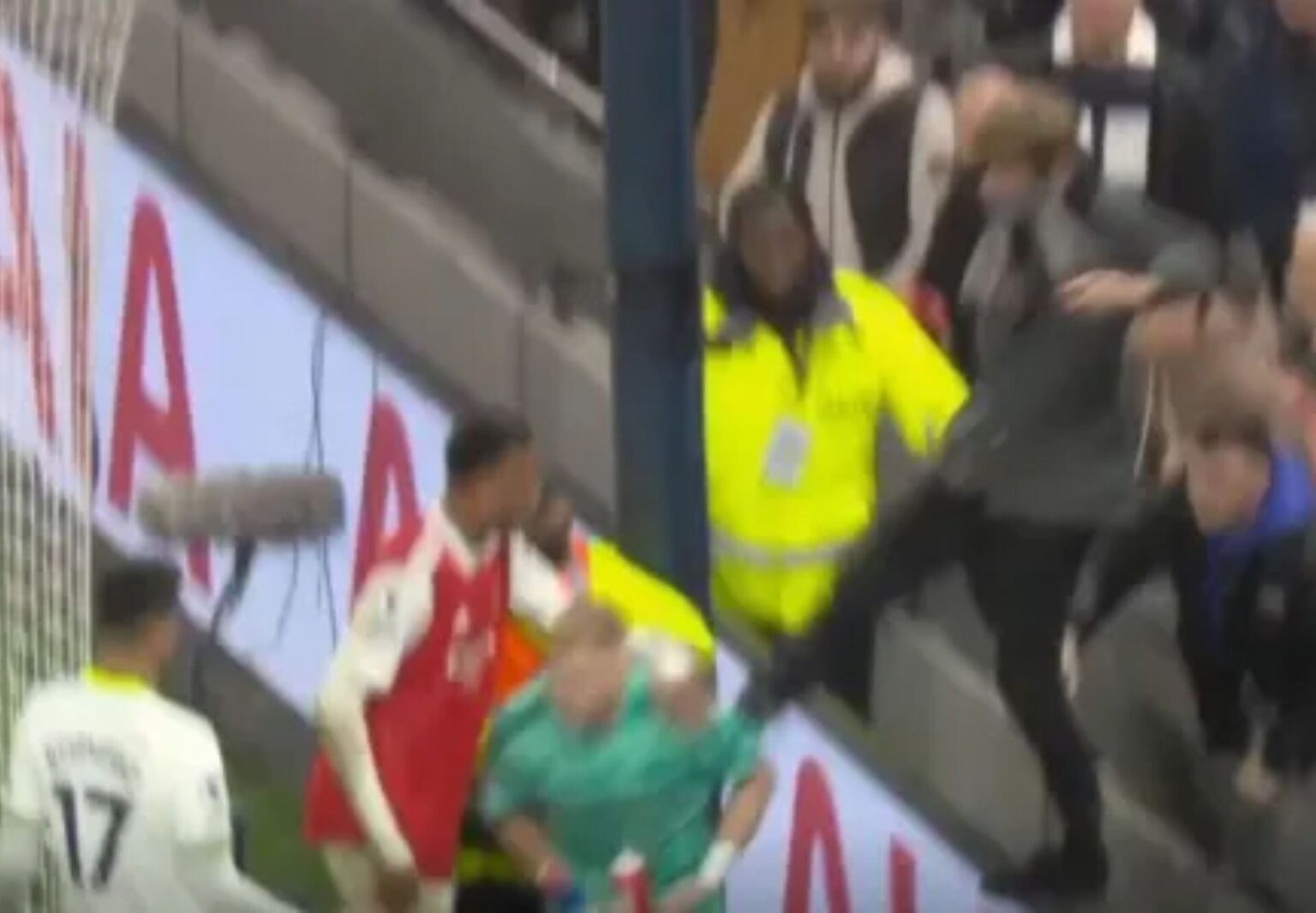 Breaking - Man admits assault on Arsenal goalkeeper Aaron Ramsdale