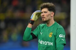 Chelsea hold talks with agent to sign Borussia Dortmund goalkeeper Gregor Kobel