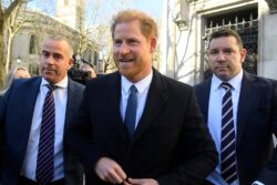 Breaking – Prince Harry arrives at High Court for phone-tapping and privacy case