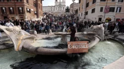 Last Generation climate activists turn landmark fountain in Rome black