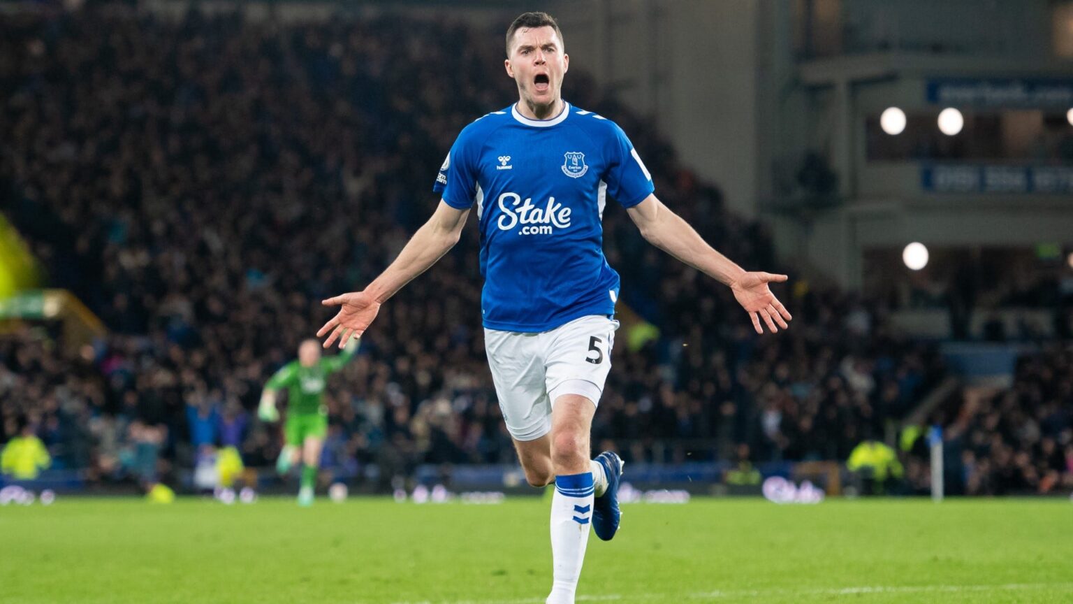 Stunning strike sees Everton equalise last-minute  