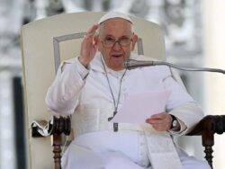 Pope Francis gives women historic right to vote at meeting