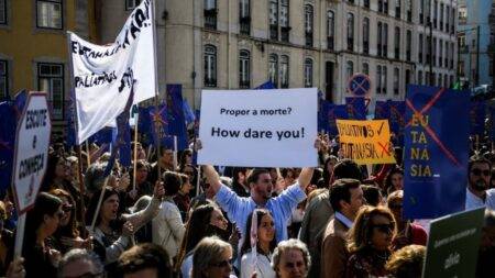 Portuguese parliament votes to legalise limited euthanasia