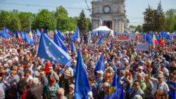 Tens of thousands of Moldovans rally in favour of EU membership