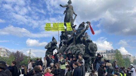 May Day march against pension reform: Protesters determined to ‘give it our all’