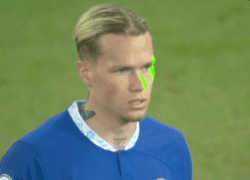 Arsenal fans shine laser in Mykhailo Mudryk’s face during Chelsea defeat