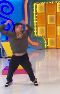 Gameshow contestant celebrates big win so hard he dislocates his shoulder
