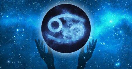 The New Moon in Cancer focuses your passion on your home – your star sign’s tarot horoscope