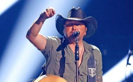 Jason Aldean runs off stage and stops concert after suffering heat stroke