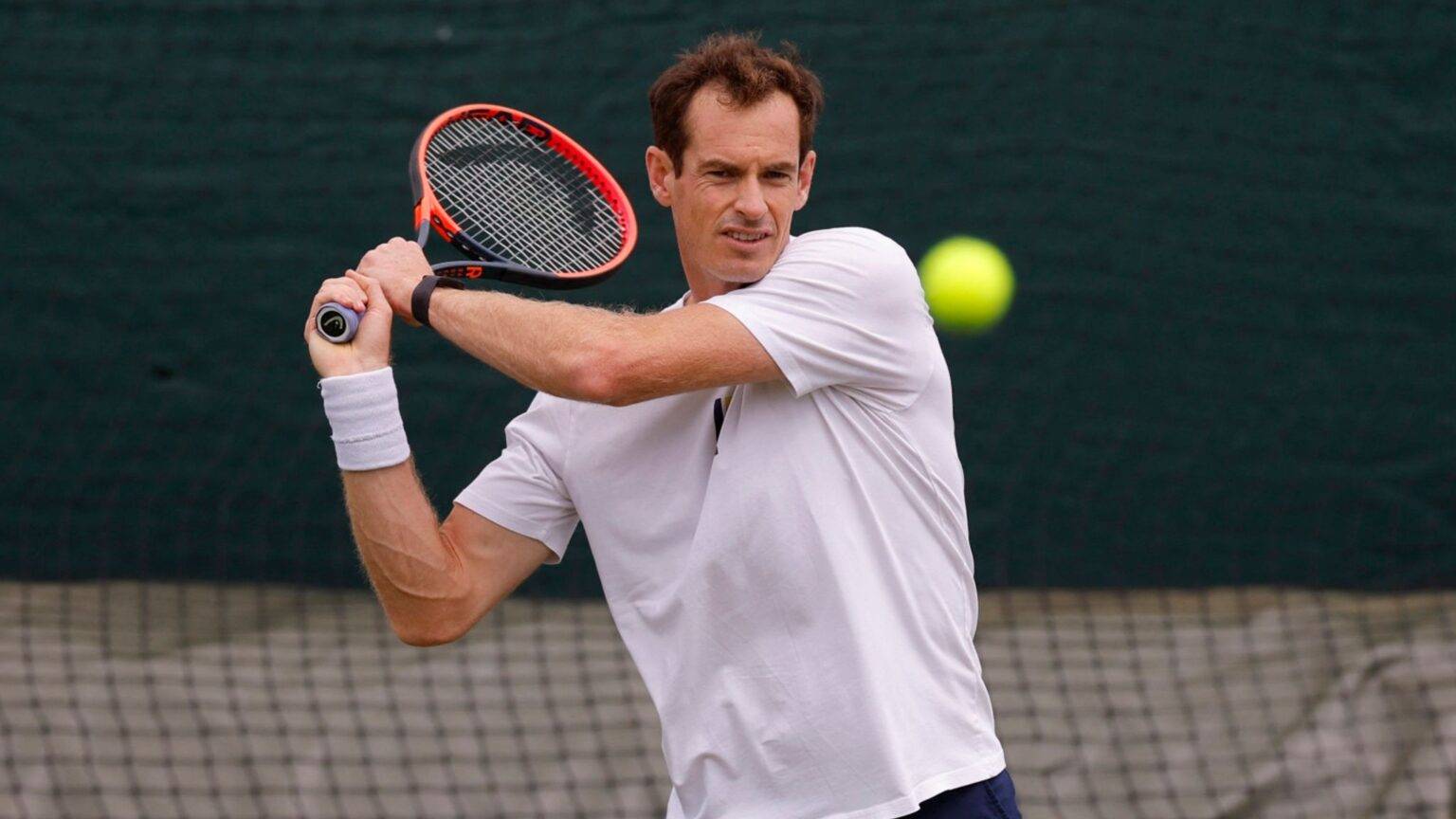 What time is Andy Murray playing at Wimbledon today?