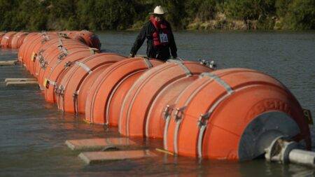 Has Texas installed a floating barrier with chainsaws to injure migrants?