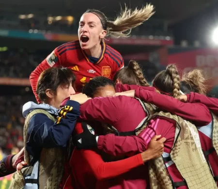 Spain 2-1 Sweden: Spain beat Sweden in dramatic late-game action to book place in final 