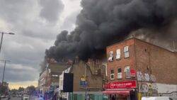 Fire service rushes to attend huge pub blaze as area cordoned off
