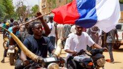 Niger: UK tells nationals to stay inside amid unrest