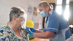 Covid boosters: Over-65s called for jabs as hospital cases rise