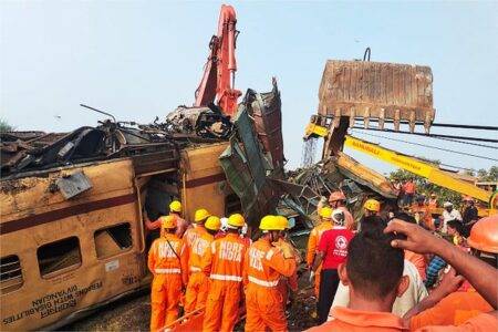 India train crash kills 13 and injures dozens