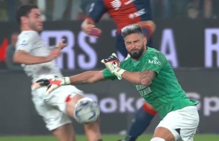 Olivier Giroud stars as emergency goalkeeper in AC Milan victory against Genoa