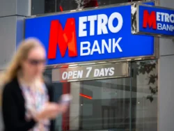 Metro Bank agrees rescue deal with investors