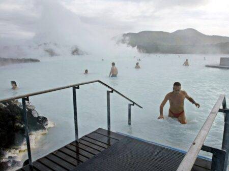 Iceland’s famous Blue Lagoon closes amid fears of volcanic eruption