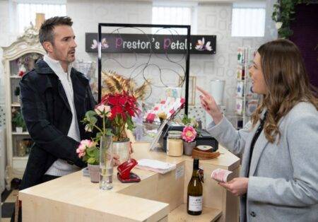 Coronation Street spoilers: Character makes surprise return on Christmas Day with passionate affair ahead