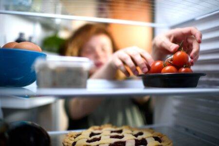 Opinion divided after woman lets Jewish and Muslim flatmates unknowingly eat pork