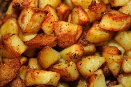 How to make deliciously crispy roast potatoes in an air fryer in four simple steps