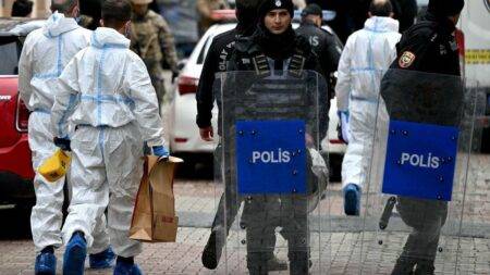 Istanbul gunmen kill one person during Sunday morning mass