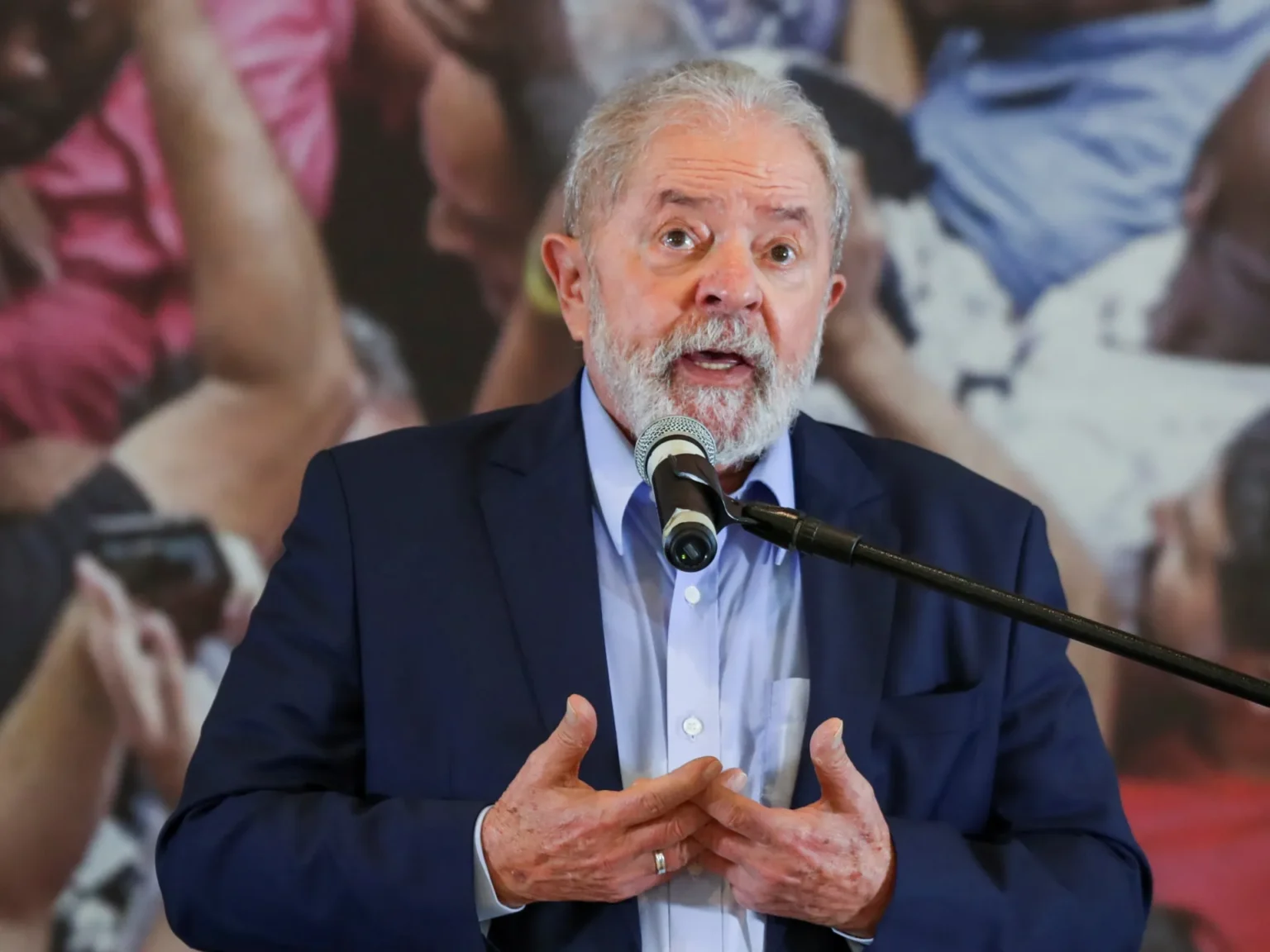 Brazil's Lula sacks deputy intelligence chief amid spying probe