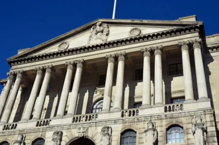 Bank of England to leave interest rates on hold as UK economyon brink of recession