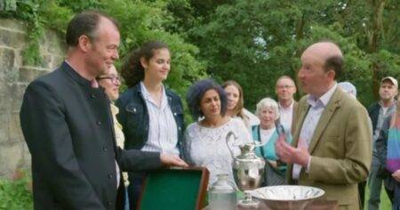 Jaw-dropping Royal link to ‘priceless’ family heirlooms revealed on Antiques Roadshow