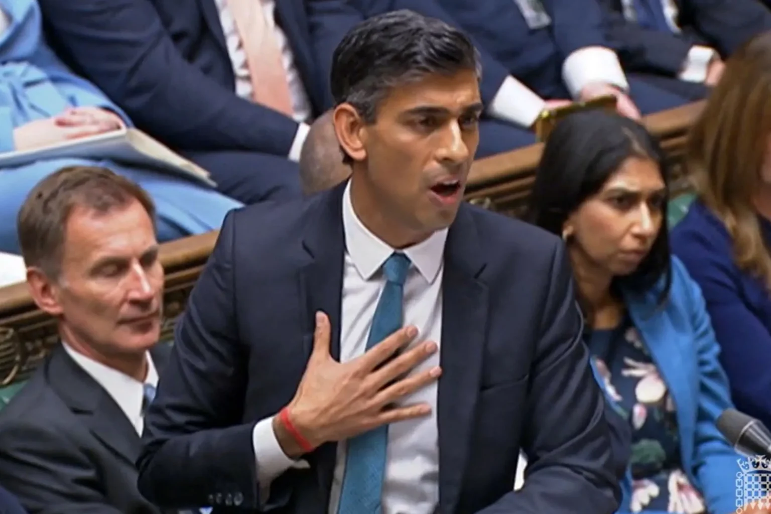 Sunak faces PMQs amid Tory row over call for him to quit