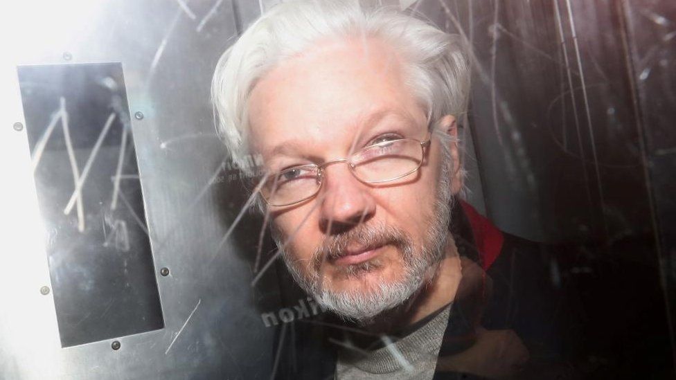 Australian politicians call for release of Julian Assange