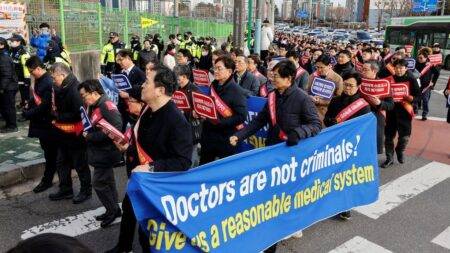 South Korea doctors told to end strikes and return to work or face arrest