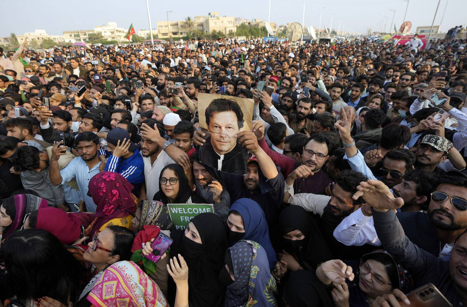 Imran Khan’s party makes early gains despite hurdles