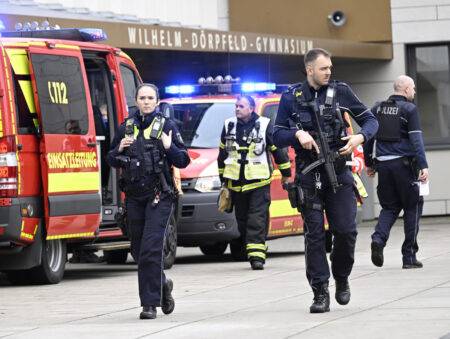 Wuppertal suspect held after students wounded at German school