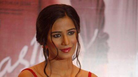 Poonam Pandey: Fake cancer death of India actress sparks ethics debate