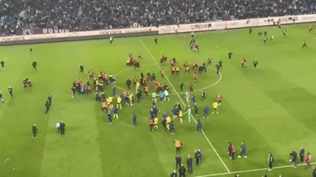 Michy Batshuayi attempts spinning kick on fan as chaos erupts in violent Trabzonspor v Fenerbahce clash