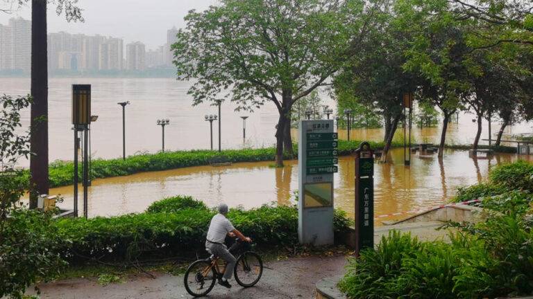 Tens of thousands evacuated from China floods