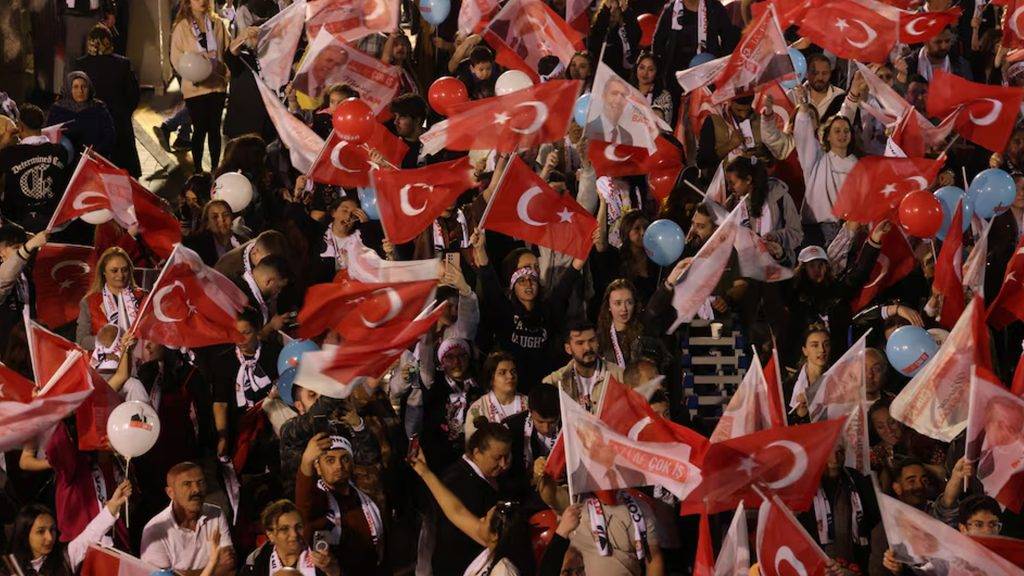 Turkish opposition stuns Erdogan with local elections win Turkish opposition stuns Erdogan with local elections win