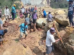 Papua New Guinea landslide: 2,000 feared buried and thousands more remain at risk