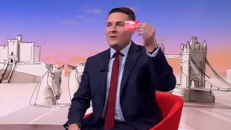 Wes Streeting pulls out prompt card as he forgets key Labour pledge | News